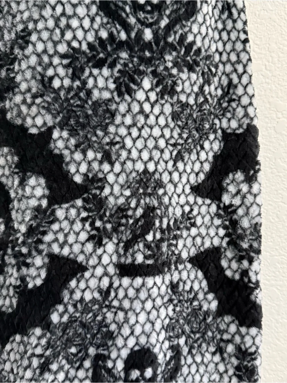 Damask skull bats oversized throw blanket